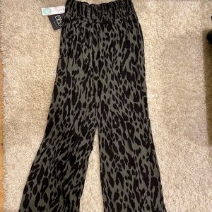 BBJ Large printed wide leg pant, never worn